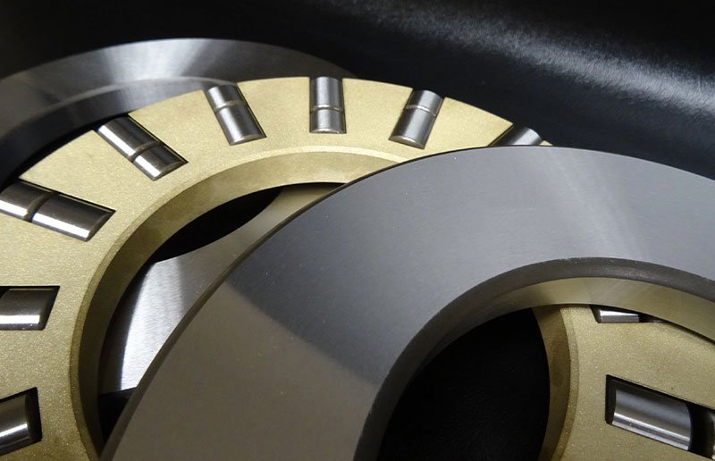 How to control the radial clearance and positioning of motor bearings?